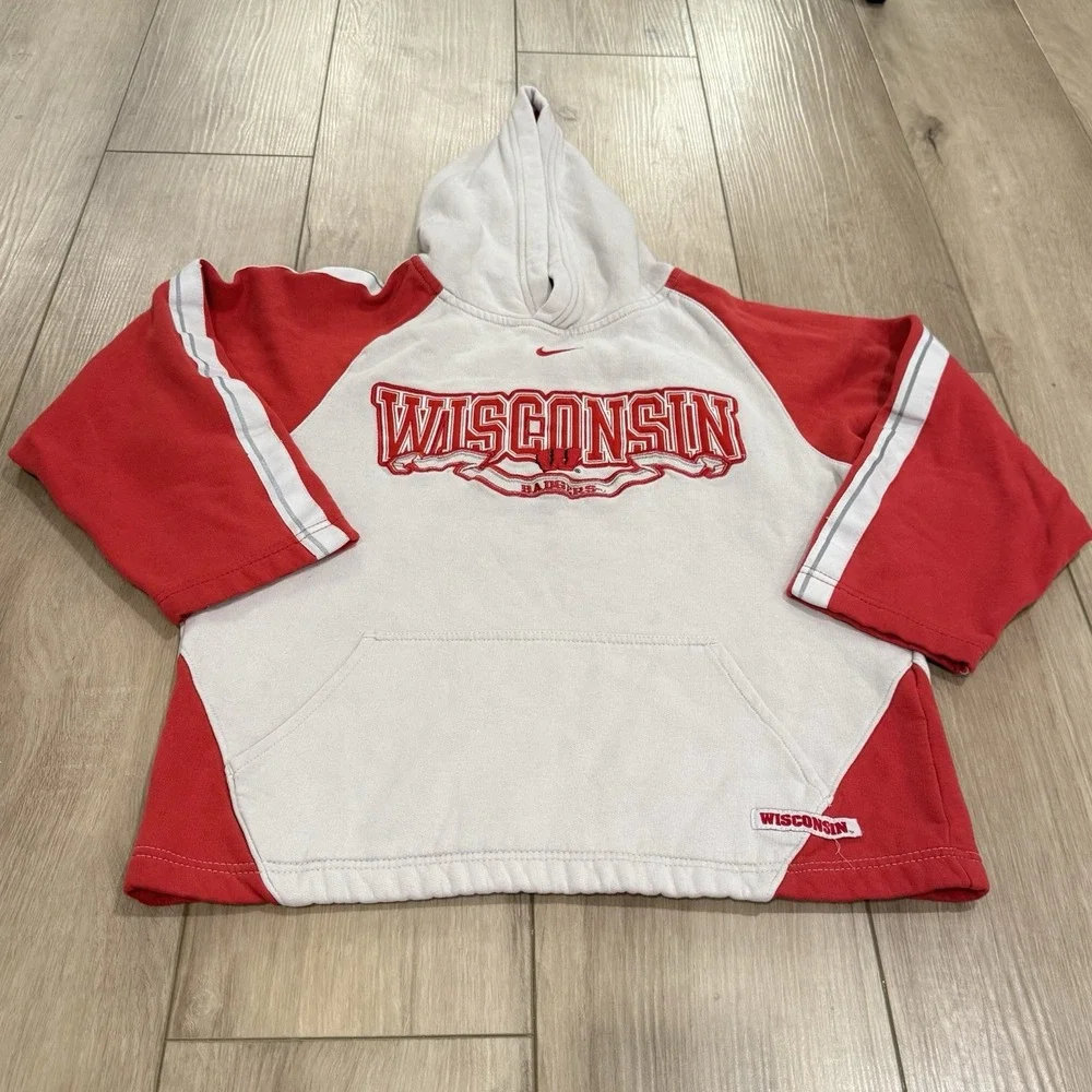 Wisconsin Badgers Nike Y2K‎ Sweatshirt Hoodie Youth S Center Swoosh NCAA Vintage